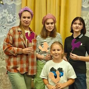 👛 Сделать украшение за одно занятие? Легко! 20 августа в ДТДМ прошёл чудесный мастер-класс от педагога Светланы Евгеньевны Быковой. Юные рукодельницы освоили тонкости создания браслетов и колечек, забрали с собой готовые украшения и даже успели устроить м